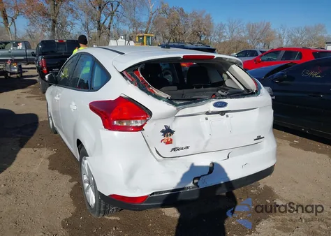 2015 Ford Focus Se z USA, uszkodzony, nr VIN 1FADP3K22FL233291